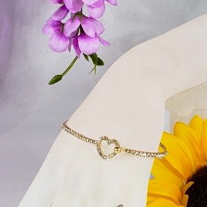 NWT Womens Goldtone Heart Rhinestone Hook Bangle Bracelet